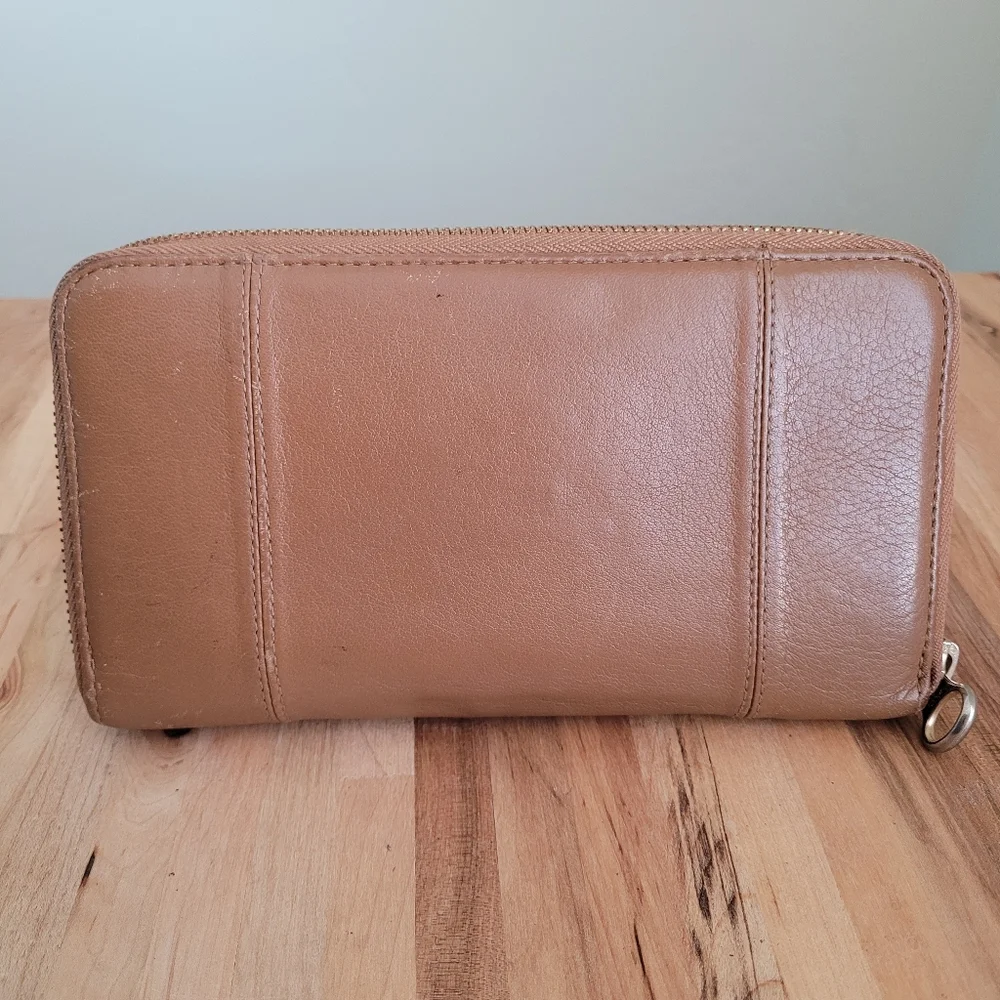 Zip-around Tan Leather Wallet With Gold Tone Zipper And Bow, See by Chloe - Picture 3 of 10